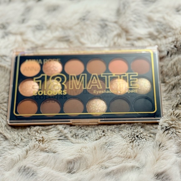 NWOT Anna Rose 18 MatteRadiant Eyeshadow Palette - Gold, Brown, and Black Shades - Picture 5 of 8